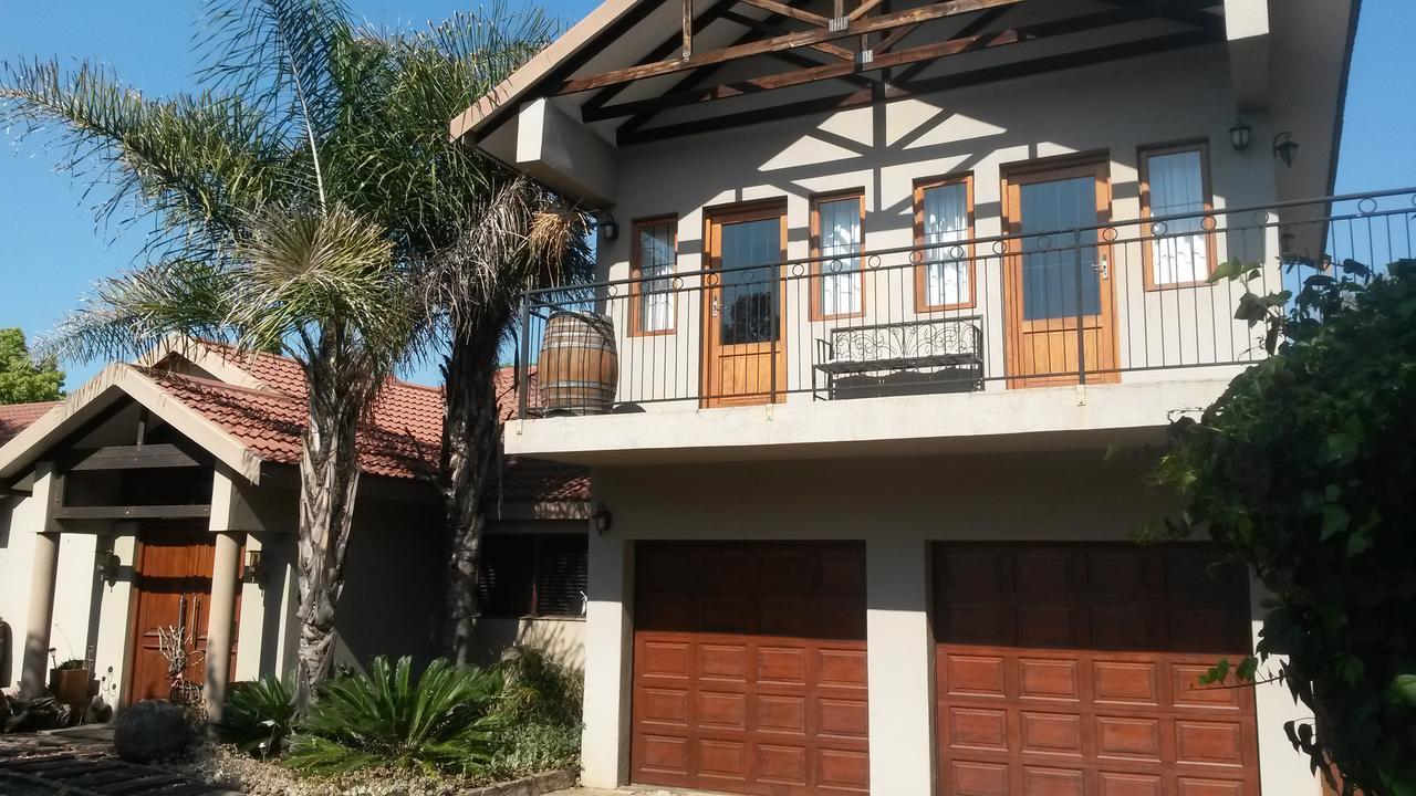 At Olive Guesthouse Vanderbijlpark Exteriör bild