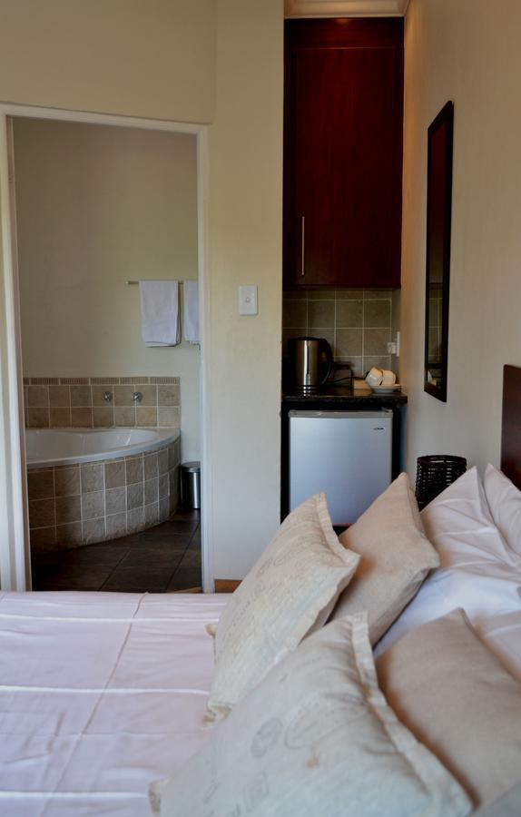 At Olive Guesthouse Vanderbijlpark Exteriör bild